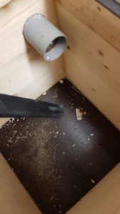 Čmeláci PLUS - Úlek důkladně vyčistěte od nečistot po uskladnění na zimu