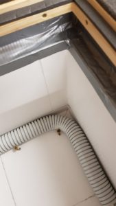 Čmeláci PLUS -Trubice (vstupní chodba v úlku), detail přichycení vruty