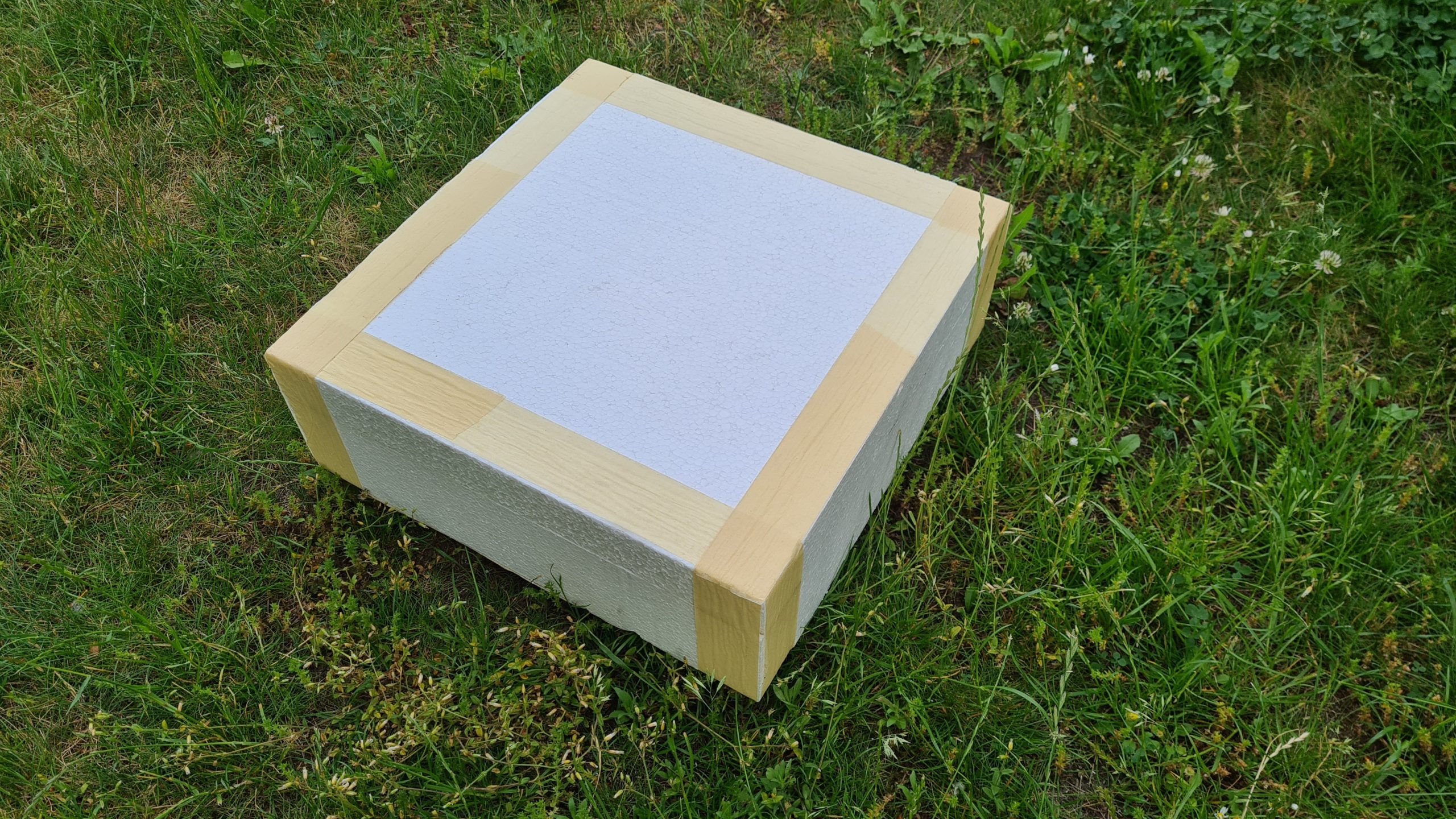 Čmeláci PLUS - Chladicí rámeček z polystyrenu - lepidlem spojené nebo páskou stažené desky
