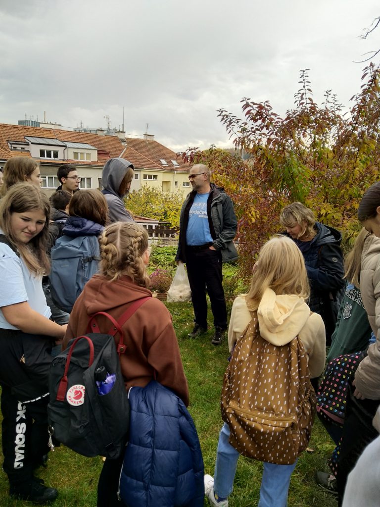 Čmeláci PLUS - Školní projekt - ZŠ U Santošky - Foto Martina Říhová Vlaďka Hercogová (1) 24 10 2022