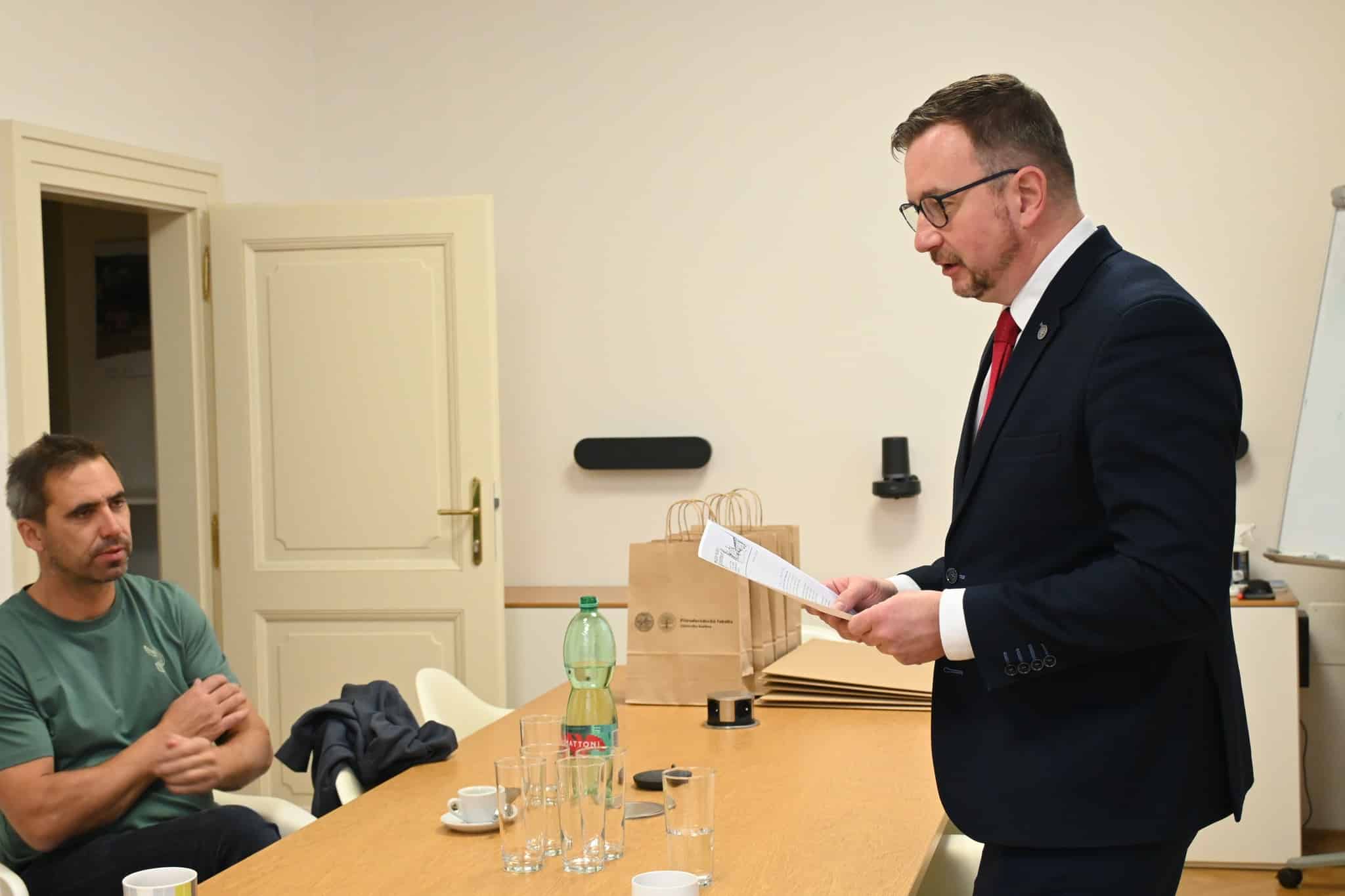 Čmeláci PLUS - Setkání projektového týmu s děkanem PřF UK - Foto PřF UK 2025 (1)