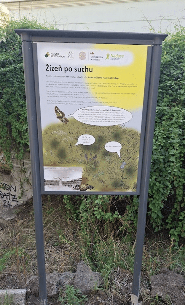 Čmeláci PLUS - Tabule umístěná v terénu - Foto Projekt